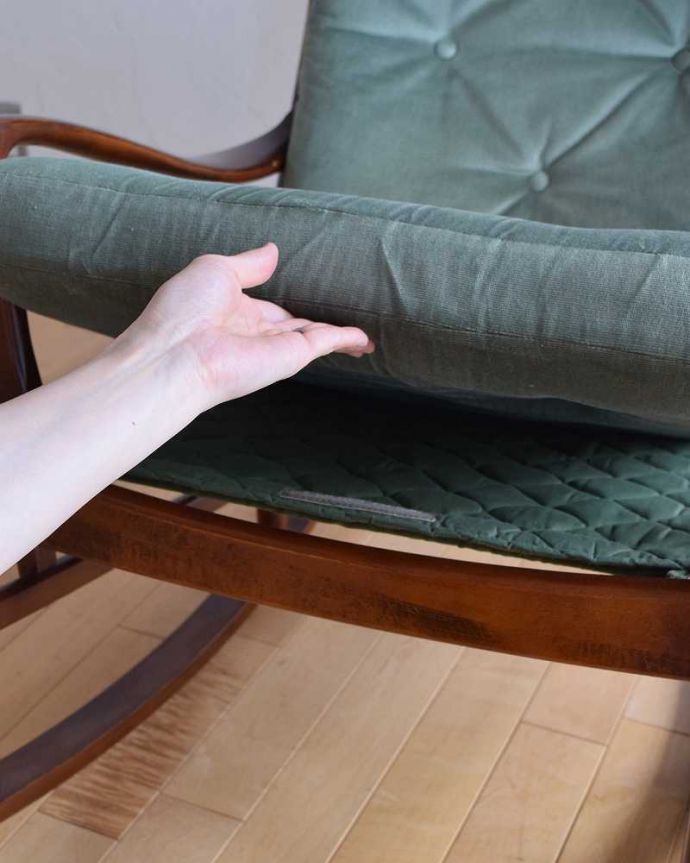 布座面　アンティーク チェア　イギリス輸入のアンティークロッキングチェアParker Knoll(パーカーノール)。取り外し出来ますカバーは全てチャックで取り外せるカバーリング仕様になっています。(k-1492-c)
