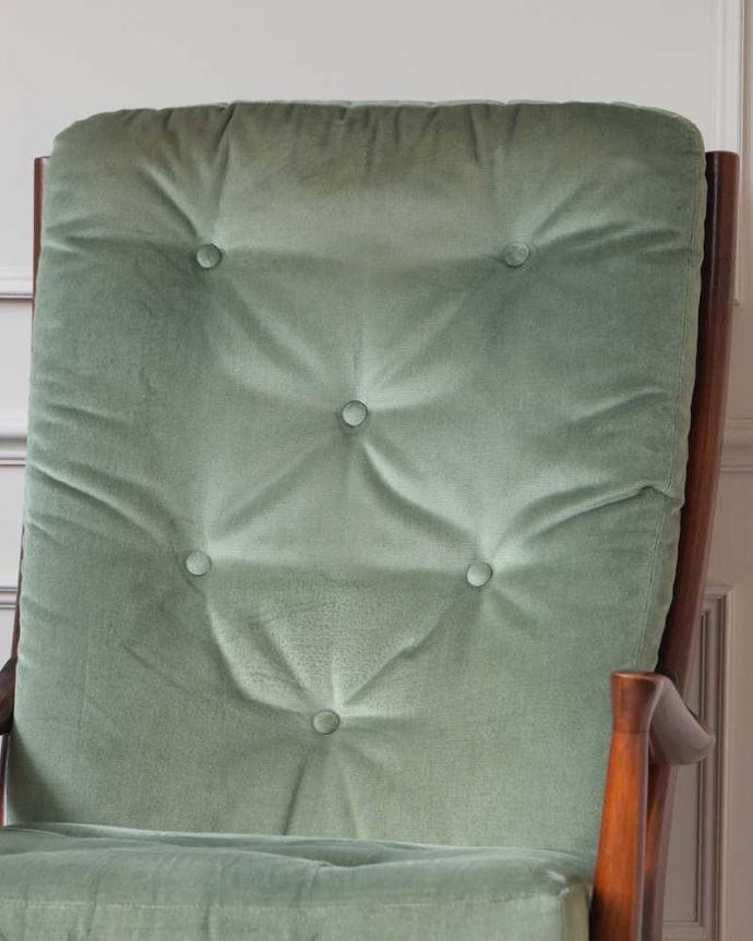 布座面　アンティーク チェア　イギリス輸入のアンティークアームチェアParker Knoll(パーカーノール)。大きな背もたれにゆったり･･･しっかりと支えてくれる大きな背もたれが魅力。(k-1493-c)