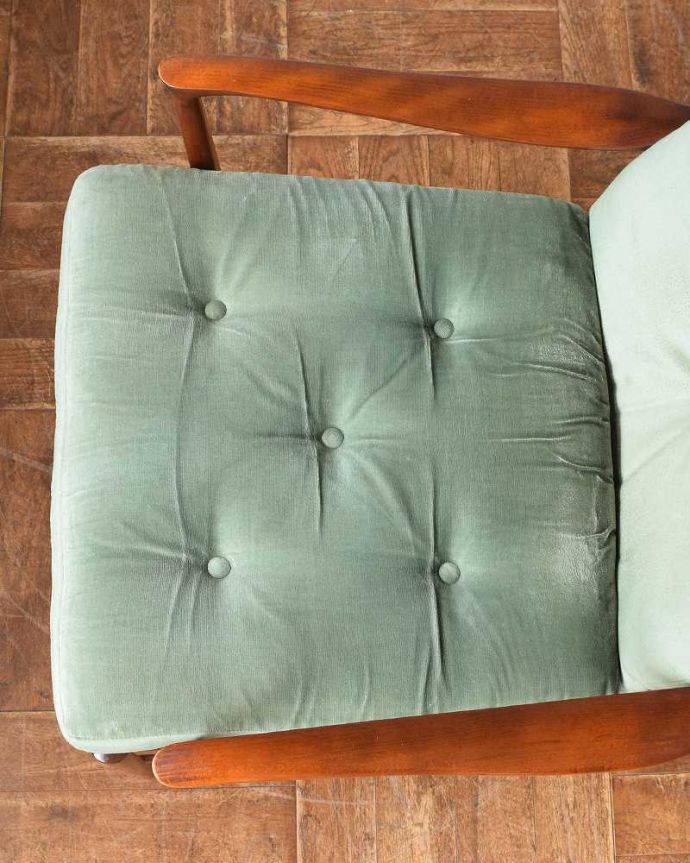 布座面　アンティーク チェア　イギリス輸入のアンティークアームチェアParker Knoll(パーカーノール)。広々とした座面ふかふかの大きな座面が包み込んでくれます。(k-1493-c)