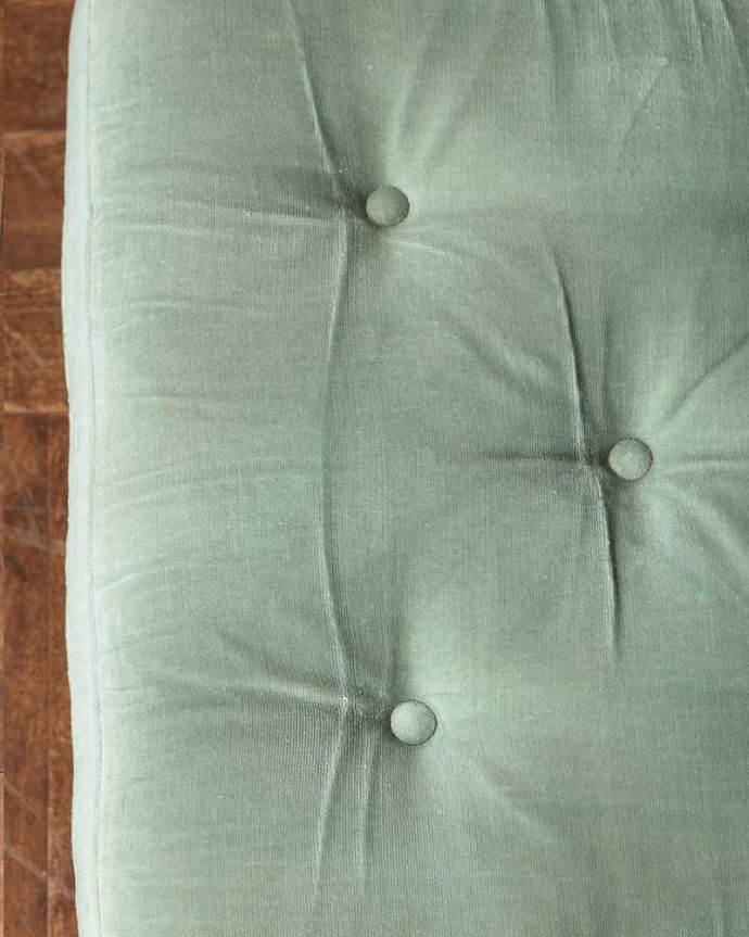 布座面　アンティーク チェア　イギリス輸入のアンティークアームチェアParker Knoll(パーカーノール)。生地はオリジナルのままですきれいにクリーニングしてあるので安心してお使い頂けます。(k-1493-c)