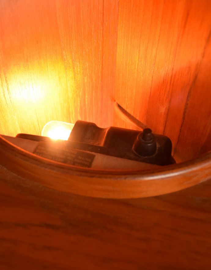 G-PLAN(Gプラン)　アンティーク家具　北欧スタイルのヴィンテージ家具、G-planのフレスコのコーナーキャビネット（カップボード）。電気が点くお洒落なキャビネットです。(k-1493-f)