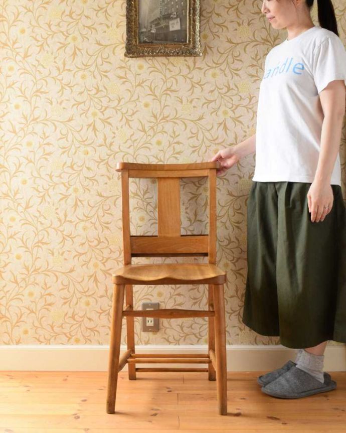 英国アンティークのチャーチチェア