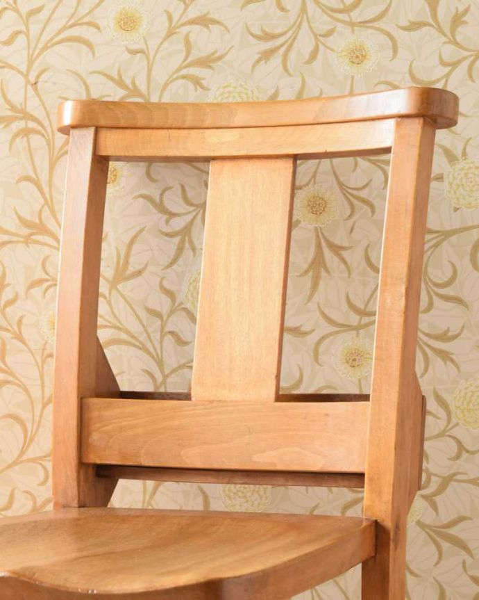 アンティークチェアの背もたれ