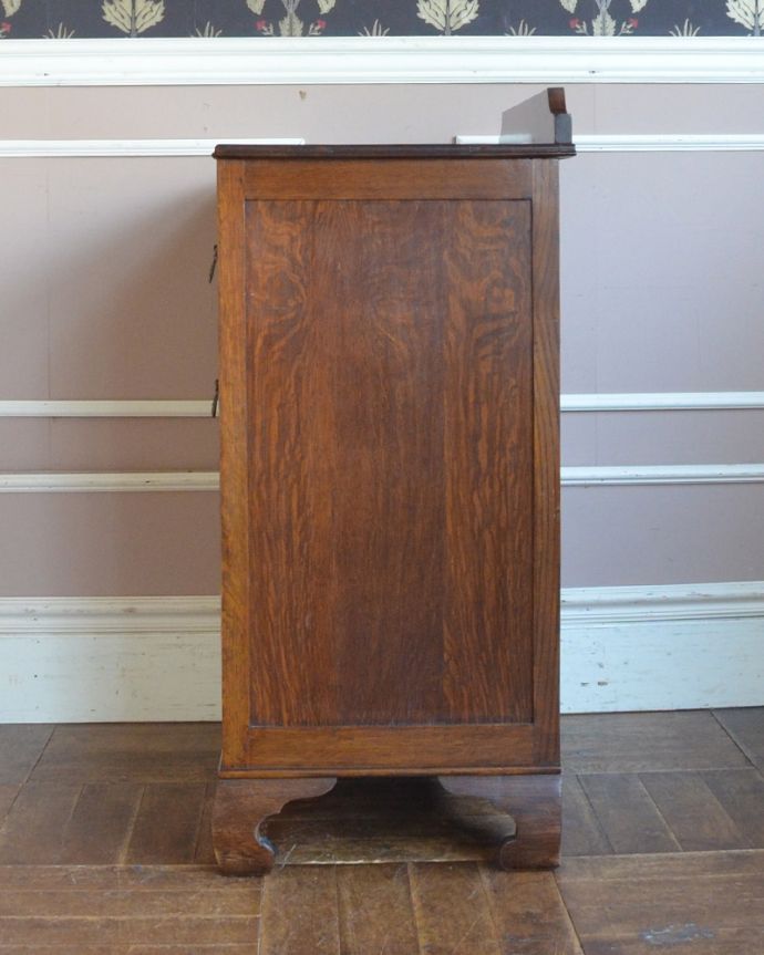 アンティークのチェスト　アンティーク家具　カッコいいイギリスアンティーク家具、小さな扉が付いたオーク材チェスト。横から見てもステキ横から見るとこんな感じ。(k-1501-f)