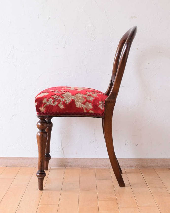 アンティークの椅子の側面