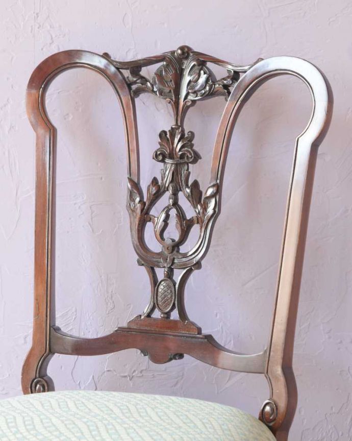 背もたれが美しいアンティークの椅子