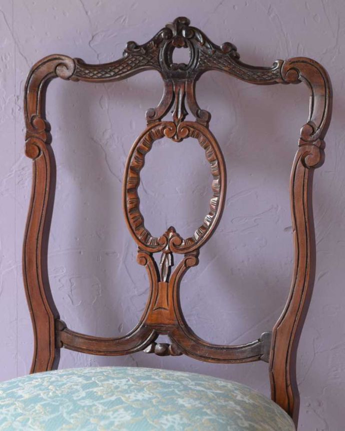 背もたれが美しいアンティークの椅子