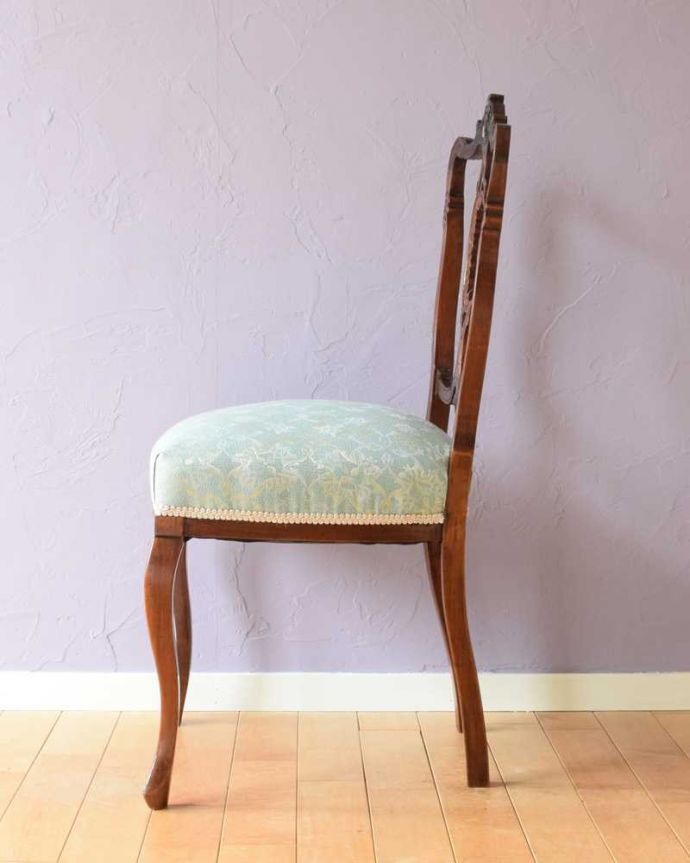 アンティークの椅子の側面