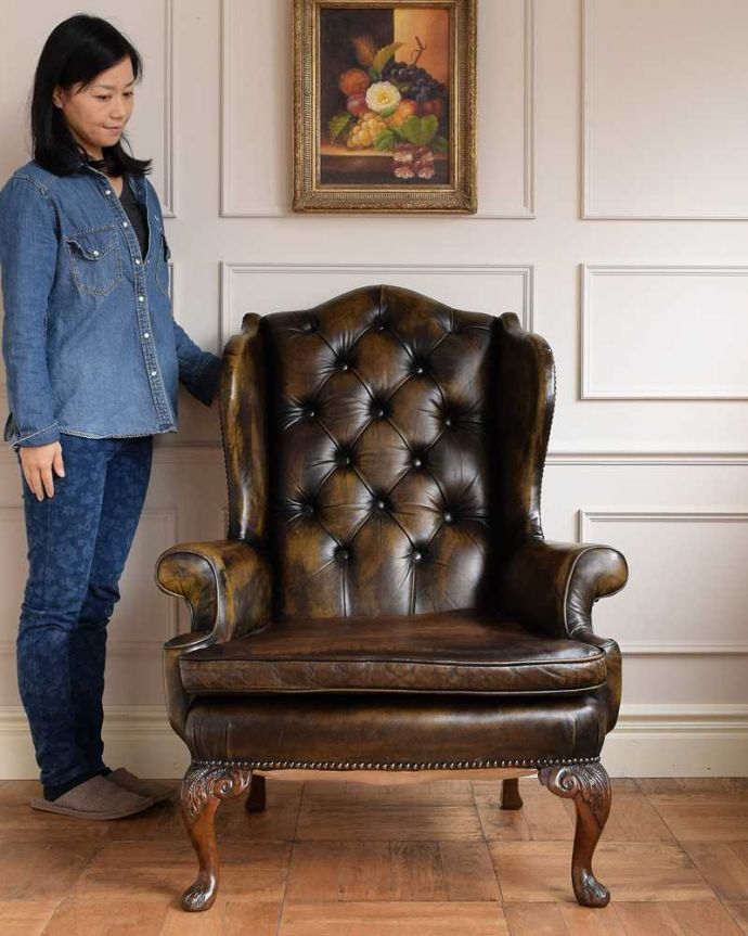 1Pソファ(ラウンジチェア)　アンティーク チェア　アンティークの一人掛け革張りソファ、カッコいいチェスターフィールド。とにかくカッコいい！英国チェスターフィールド高級感漂う究極の一脚。(k-1528-c)