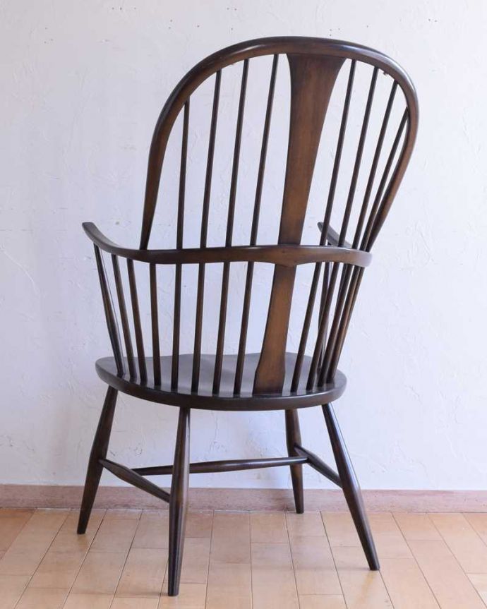 アーコールチェア　アンティーク チェア　レアなチェアメイカーズ チェア、北欧スタイルのヴィンテージ椅子のアーコール アームチェア。後ろ姿にも自信アリ！後ろから見てもやっぱりカッコいい。(k-1531-c)