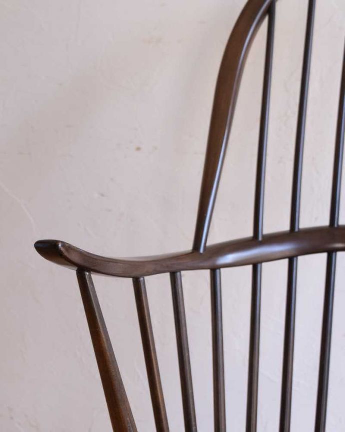 アーコールチェア　アンティーク チェア　レアなチェアメイカーズ チェア、北欧スタイルのヴィンテージ椅子のアーコール アームチェア。さらにリラックスできるアーム付き1人掛けのアーム付きチェアは、自分だけの時間をリラックスさせてくれる最強アイテム。(k-1531-c)