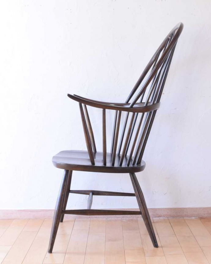 アーコールチェア　アンティーク チェア　レアなチェアメイカーズ チェア、北欧スタイルのヴィンテージ椅子のアーコール アームチェア。横から見てもカッコいい！バツグンの掛け心地が自慢のアーコール。(k-1531-c)