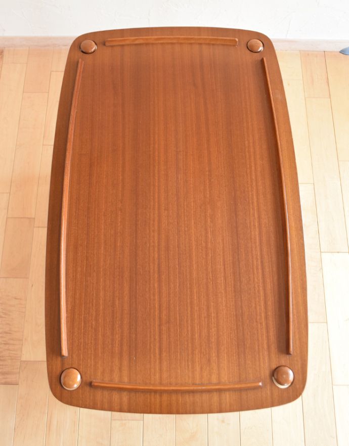 アンティークのワゴン・トローリー アンティーク家具 キッチン、ダイニングで使えるヴィンテージ家具、小ぶりなチーク材のトロリー(ワゴン)。天板もキレイに仕上げました。(k-1533-f)