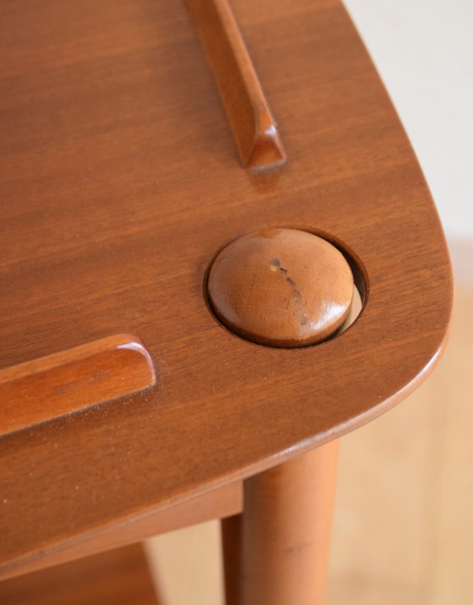 アンティークのワゴン・トローリー　アンティーク家具　キッチン、ダイニングで使えるヴィンテージ家具、小ぶりなチーク材のトロリー（ワゴン）。。(k-1533-f)