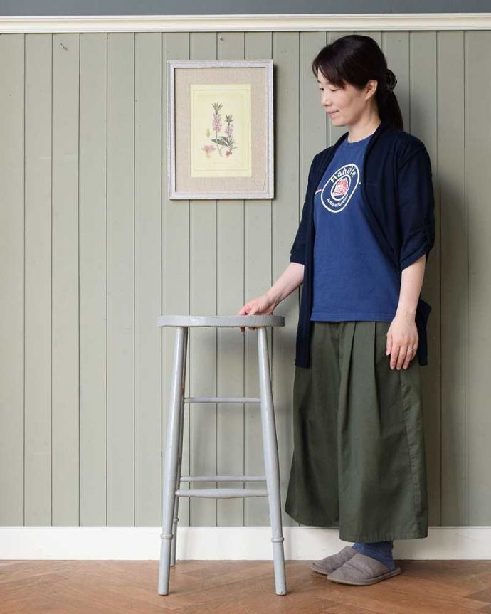 スツール・オットマン　アンティーク チェア　イギリスから連れて帰ってきたペイント仕上げのアンティークハイスツール（カウンターチェア）。気軽に使えるから、みんなに人気！背もたれがないスツールは気軽にどんな場所でも使えるから人気モノです。(k-1539-c)