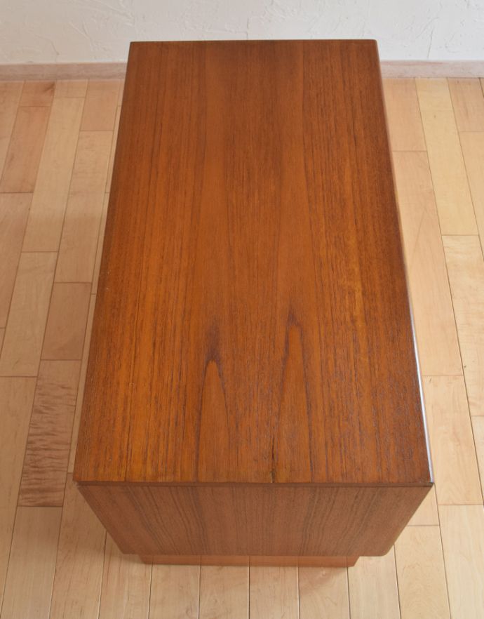 G-PLAN(Gプラン)　アンティーク家具　一番重宝するこのサイズ、G-PLANのフレスコシリーズ、ヴィンテージ家具。上から見ると･･･天板はこんな感じです。(k-1540-f)