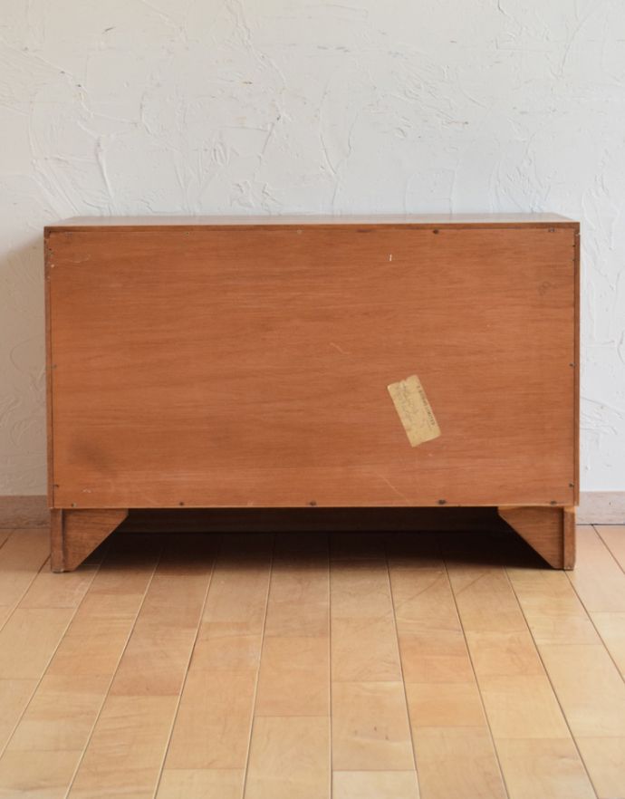 G-PLAN(Gプラン)　アンティーク家具　一番重宝するこのサイズ、G-PLANのフレスコシリーズ、ヴィンテージ家具。後ろ姿もキレイですヴィンテージ家具は新品ではないので経年変化によるキズは必ずありますが、きちんと修復したので後ろ姿までキレイです。(k-1540-f)