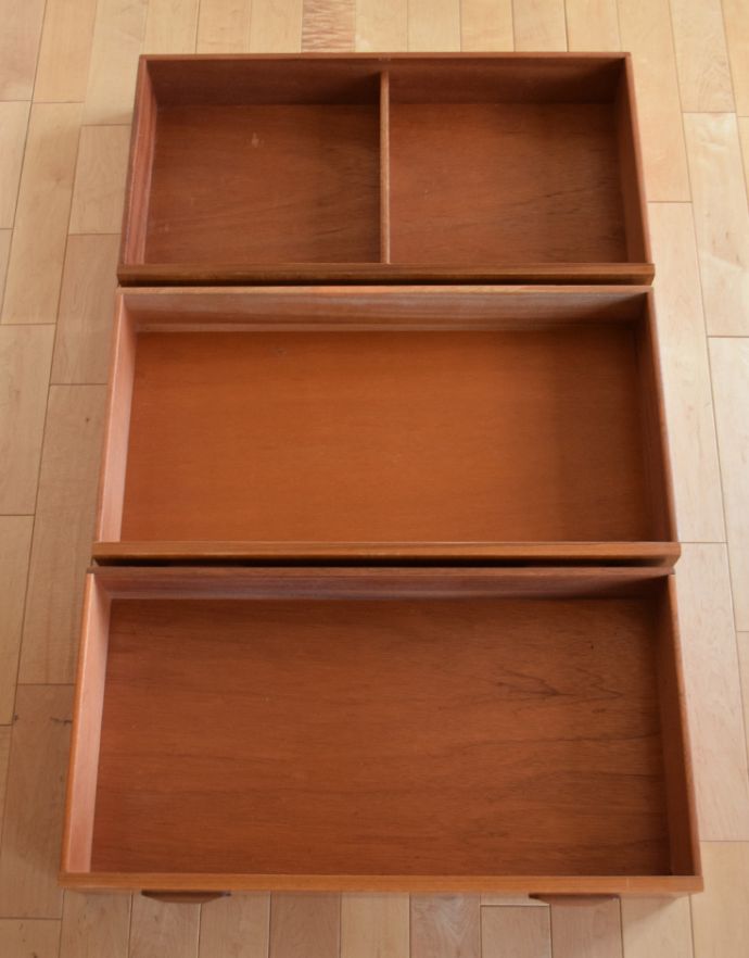 G-PLAN(Gプラン)　アンティーク家具　一番重宝するこのサイズ、G-PLANのフレスコシリーズ、ヴィンテージ家具。引き出しの中もキレイに修復しましたもちろん引き出しの中も専門の職人がキレイに修復しました。(k-1540-f)