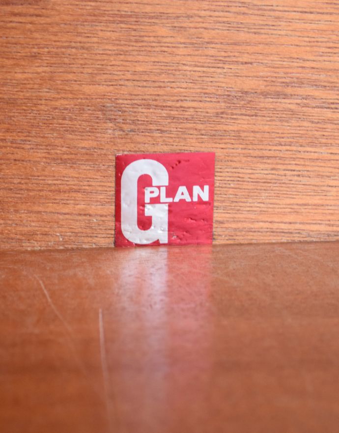 G-PLAN(Gプラン)　アンティーク家具　一番重宝するこのサイズ、G-PLANのフレスコシリーズ、ヴィンテージ家具。『G-PLAN』のロゴシールがキレイに残っていました。(k-1540-f)