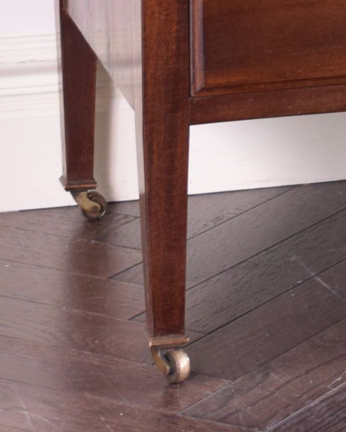 アンティークのチェスト　アンティーク家具　大人っぽいチェスト（４杯）、和室に似合うアンティーク家具。きちんと調整したので、新しいものと比べるとスムーズではありませんが、ちゃんと動きます。(k-1544-f)