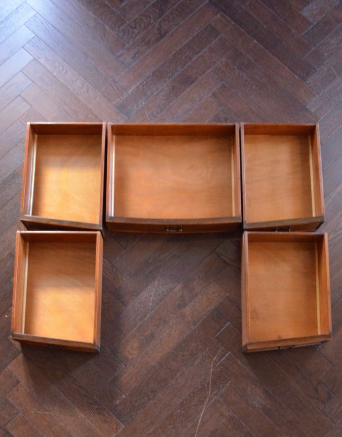 ロイドテーブル アンティーク家具 英国の書斎で使えるアンティーク家具、お仕事も捗る素敵なウォルナット材のデスク 。引き出しは全部で5杯。(k-1546-f)