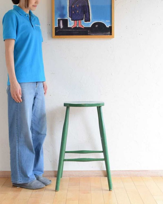 アンティーク チェア イギリスから連れて帰ってきたカウンターで使えるペイント仕上げのアンティークハイスツール。気軽に使えるから、みんなに人気!背もたれがないスツールは気軽にどんな場所でも使えるから人気モノです。(k-1546k-c)