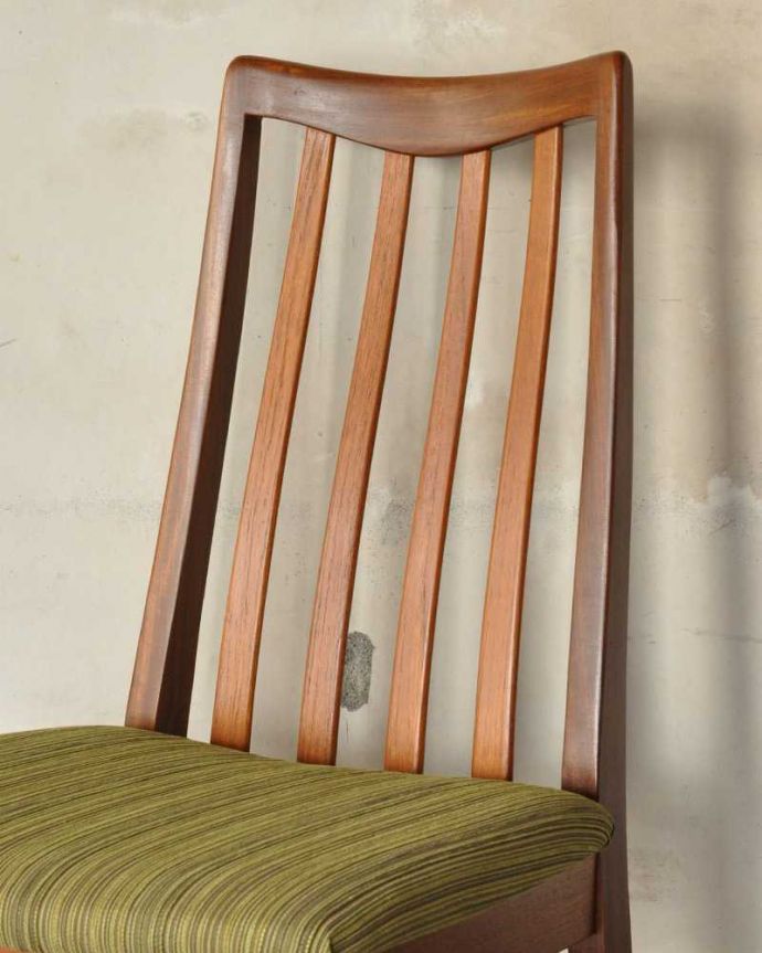 G-PLAN(Gプラン) アンティーク チェア 北欧スタイルにピッタリなヴィンテージチェア、G-PLANのフレスコのハイバックチェア。後からキュッと支えてくれる背もたれシンプルでスッキリとまとめられたヴィンテージチェア。(k-1547-c)