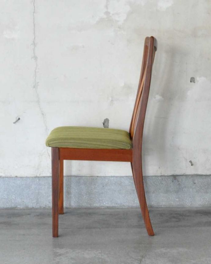 G-PLAN(Gプラン) アンティーク チェア 北欧スタイルにピッタリなヴィンテージチェア、G-PLANのフレスコのハイバックチェア。横から見てもスッキリとカッコイイヴィンテージチェアは、もちろん新品ではないので経年変化によるキズはありますが、キレイに修復したので安心して座って下さい。(k-1547-c)