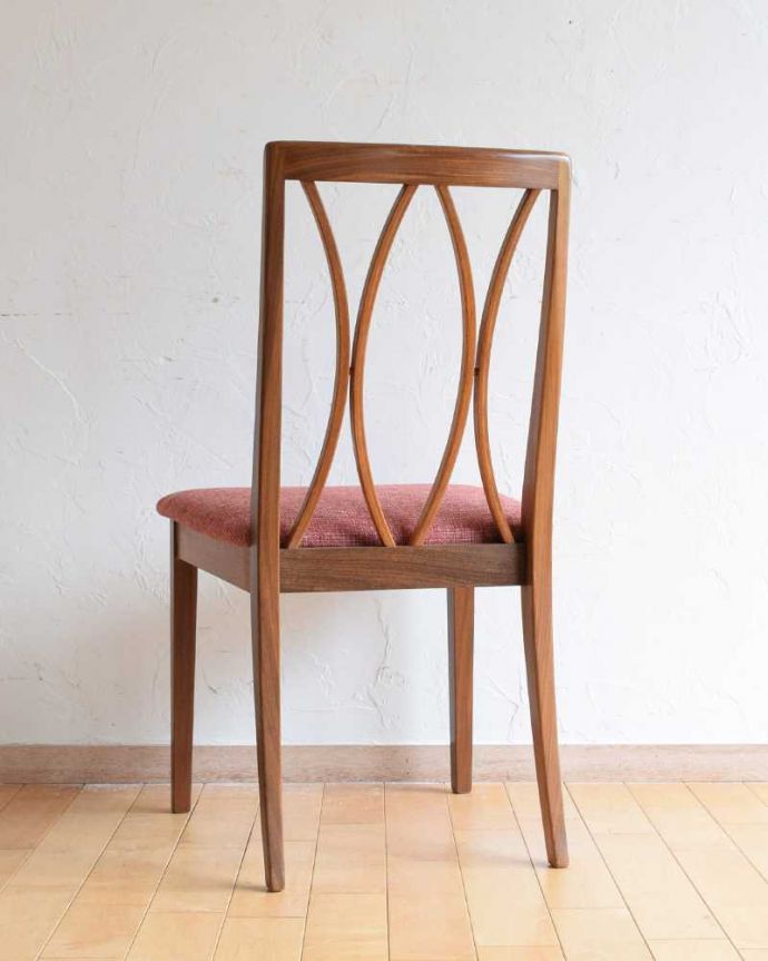 G-PLAN(Gプラン)　アンティーク チェア　イギリスで見つけたお洒落なX-Backのビンテージダイニングチェア（G-PLAN）。後ろ姿にも自信があります新品ではないので経年変化によるキズはありますが、専門の職人が目立たないようキレイにお直しをしているので、後姿までキレイです。(k-1548-c)