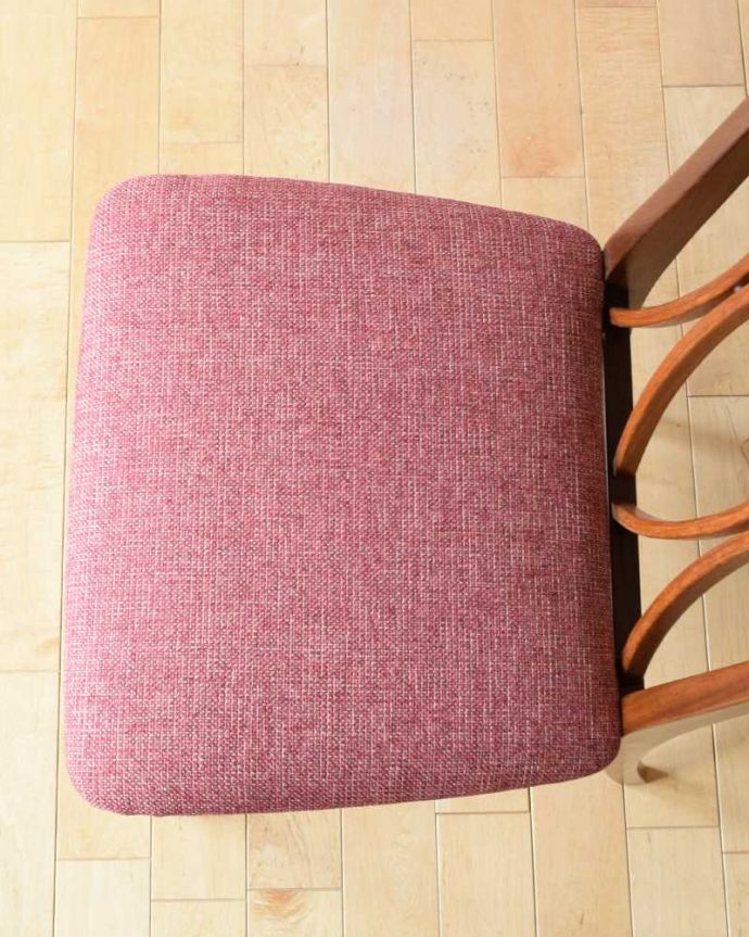 G-PLAN(Gプラン)　アンティーク チェア　イギリスで見つけたお洒落なX-Backのビンテージダイニングチェア（G-PLAN）。座面を上から見るとこんな感じ長時間座っても疲れません。(k-1548-c)