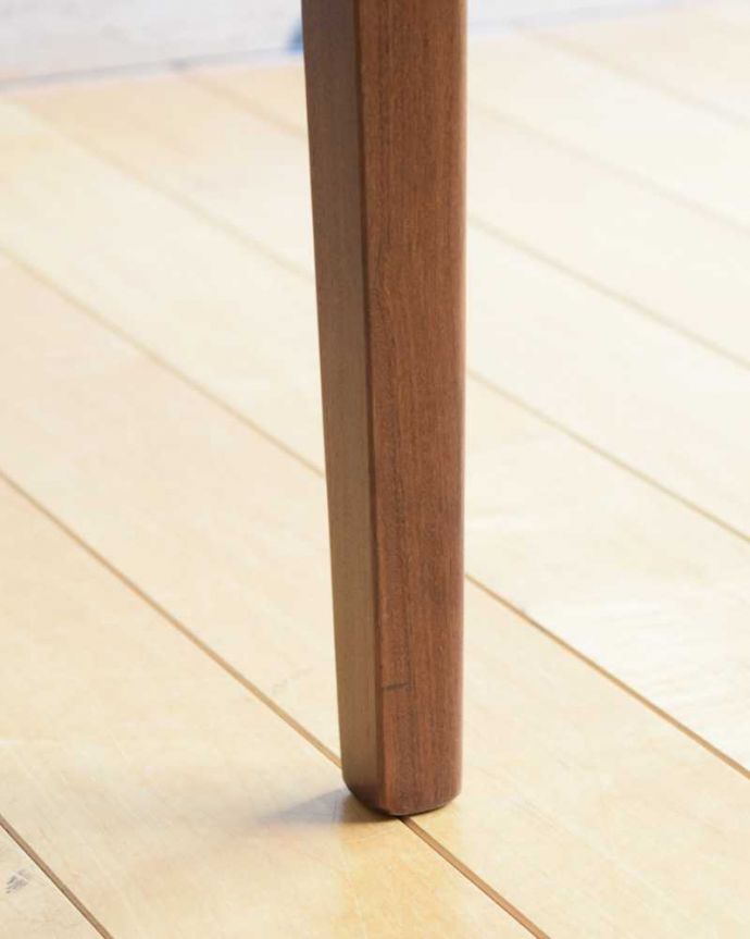 G-PLAN(Gプラン)　アンティーク チェア　イギリスで見つけたお洒落なX-Backのビンテージダイニングチェア（G-PLAN）。床を滑らせて移動出来ますHandleではアンティークチェアの脚の裏にフェルトキーパーをお付けしています。(k-1548-c)