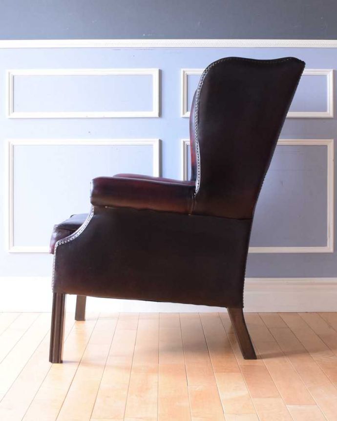 1Pソファ(ラウンジチェア)　アンティーク チェア　英国で見つけたアンティークチェスターフィールドのラウンジチェア。サイドから見ても絵になっちゃう。(k-1549-c)