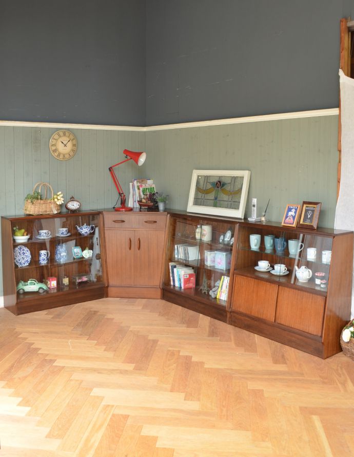 G-PLAN(Gプラン)　アンティーク家具　北欧スタイルのヴィンテージ家具、ライティングデスクにもなるコーナーキャビネット（G-plan）。セットで見つける事ができました。(k-1390-f)