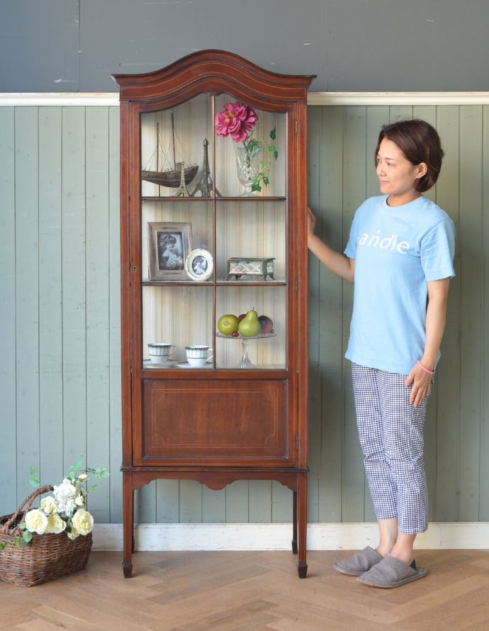 英国アンティークのガラスキャビネット