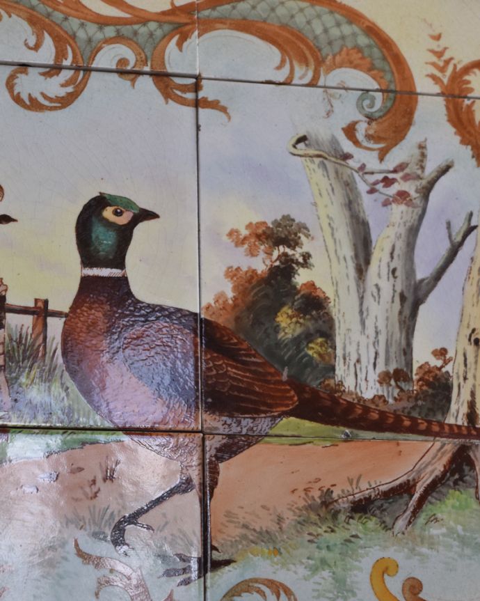 ウォッシュスタンド アンティーク家具 タイルが美しいアンティークウォッシュスタンド(引き出し付き)、マホガニー材の英国家具。アンティークだけが持つ独特の風合い美しい模様のアンティークタイルにうっとり・・・年月を経たアンティークタイルだけが持つ魅力を楽しんでください。(k-1555-f-1)