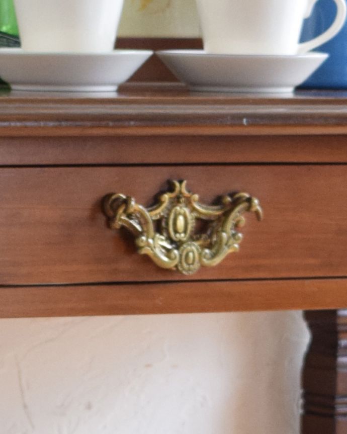 ウォッシュスタンド アンティーク家具 タイルが美しいアンティークウォッシュスタンド(引き出し付き)、マホガニー材の英国家具。開ける度になんだかワクワク引き出しの取っ手も可愛いデザイン。(k-1555-f-1)