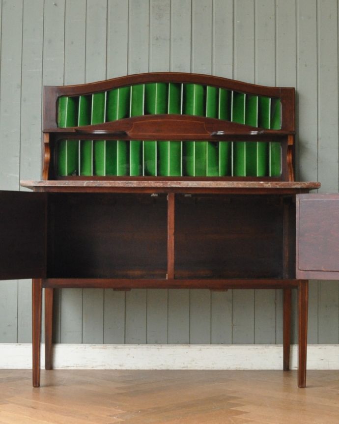 アンティークのキャビネット アンティーク家具 グリーンのタイルが素敵なウォッシュスタンド(洗面台)、アンティーク英国家具。扉を開いた中もキレイです。(k-1557-f)