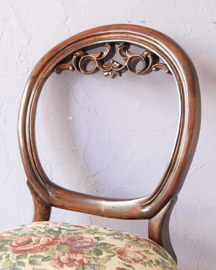 背もたれが美しいアンティークの椅子