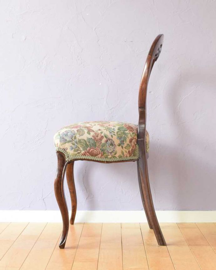 アンティークの椅子の側面