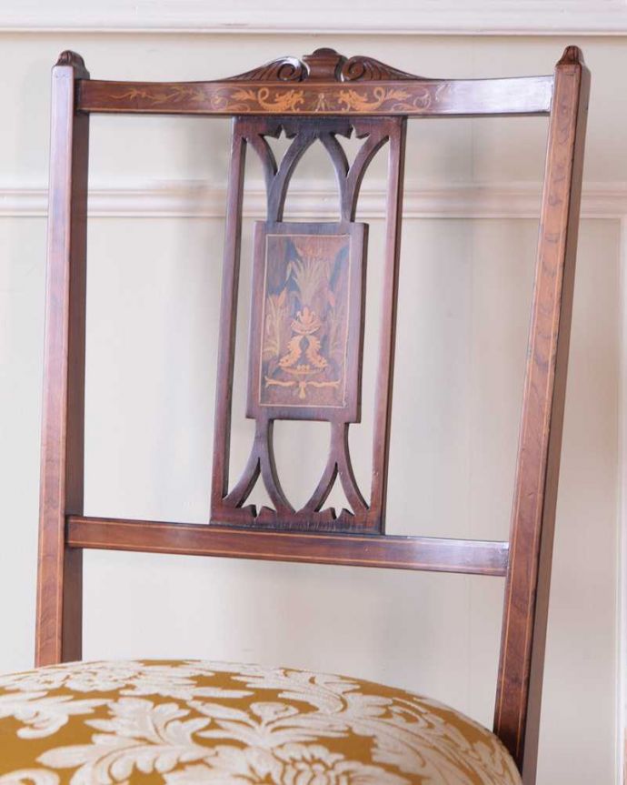 サロンチェア アンティーク チェア 美しい象嵌が気品溢れるアンティークのインレイドチェア。美しさの極みを堪能して下さい高級材で描かれた美しく柔らかなフォルム。(k-1560-c)