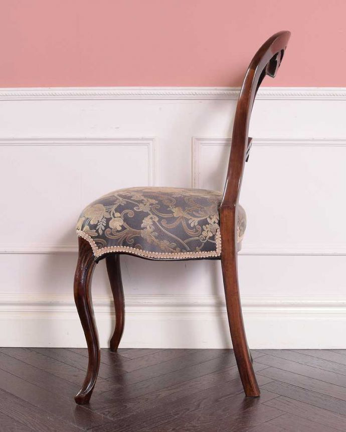 アンティークの椅子の側面