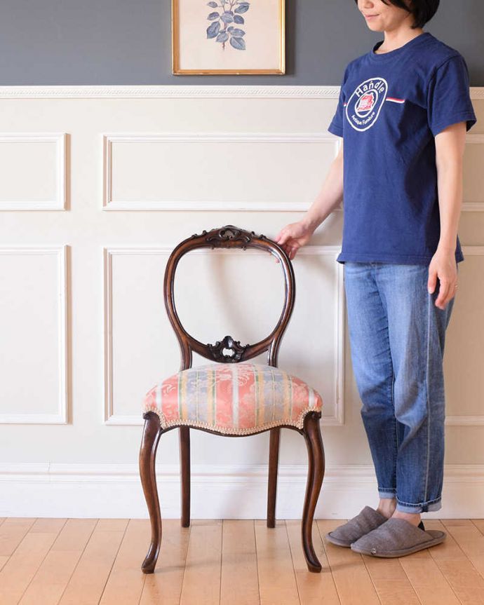 アンティークのバルーンバックチェア