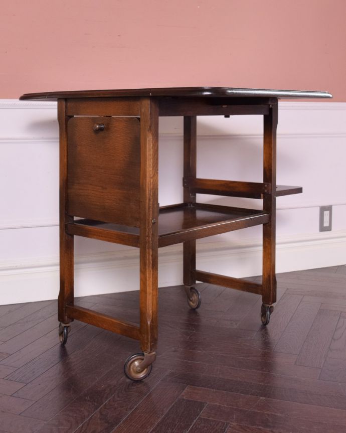 アンティークのワゴン・トローリー　アンティーク家具　伸張式天板が付いた、機能的な英国のアンティークトローリー（ワゴン）。折り畳み式の棚が両サイドに付いています。(k-1562-f)