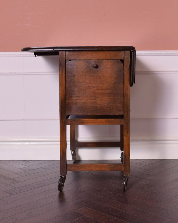アンティークのワゴン・トローリー　アンティーク家具　伸張式天板が付いた、機能的な英国のアンティークトローリー（ワゴン）。シンプルなので飽きのこないデザインです。(k-1562-f)