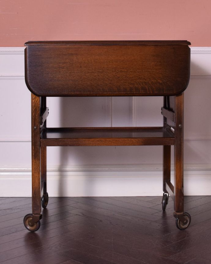 アンティークのワゴン・トローリー　アンティーク家具　伸張式天板が付いた、機能的な英国のアンティークトローリー（ワゴン）。天板を閉じるとこんなにコンパクトに使えます。(k-1562-f)