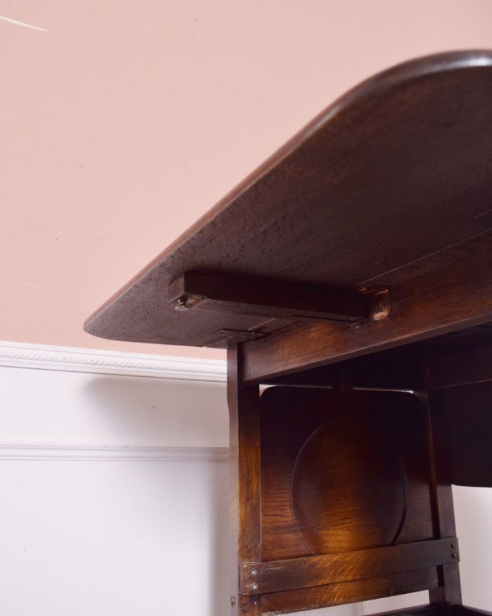 アンティークのワゴン・トローリー　アンティーク家具　伸張式天板が付いた、機能的な英国のアンティークトローリー（ワゴン）。天板を広げるのはとっても簡単。(k-1562-f)