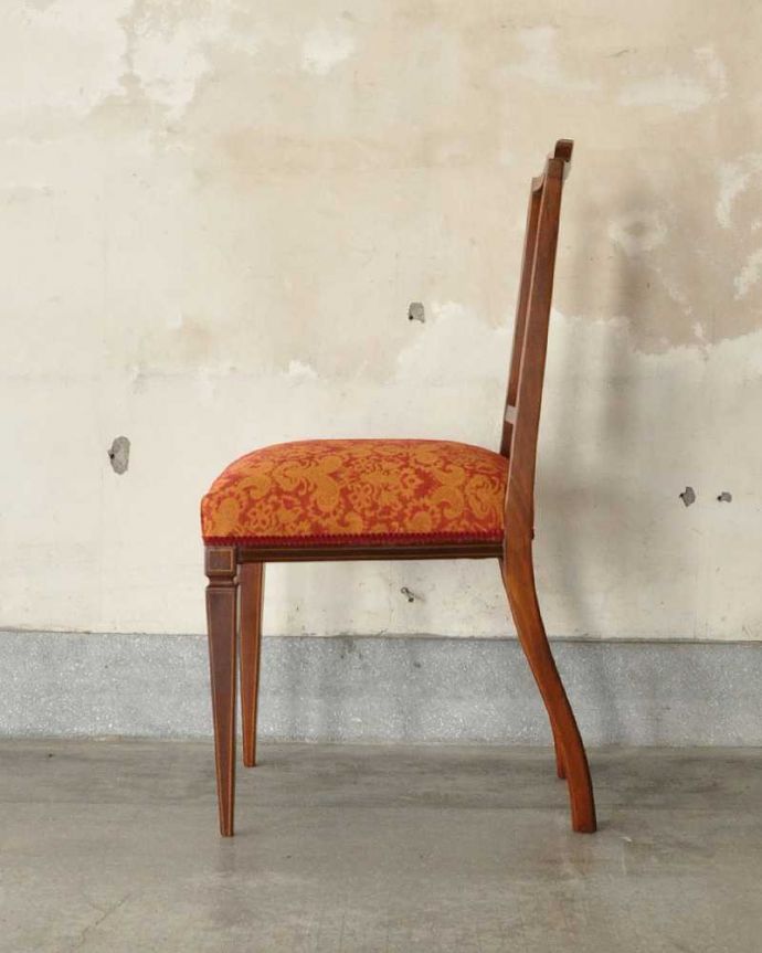 サロンチェア　アンティーク チェア　象嵌が入った貴重なアンティーク、高級感漂う美しいインレイドチェア。横から見ても優雅な立ち姿もちろん、横から見た姿も優雅で美しいんです。(k-1564-c)