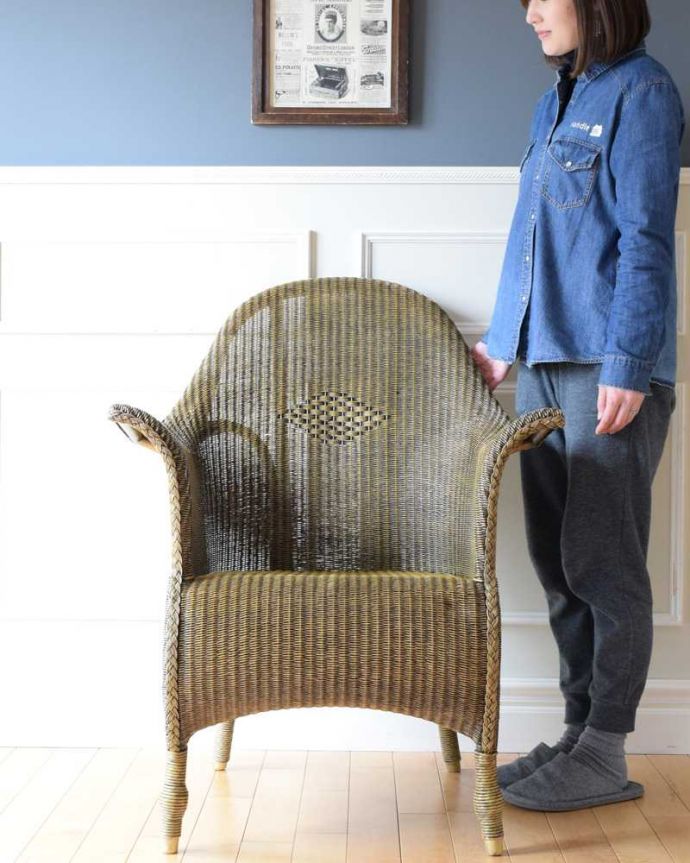 ロイドルーム アンティーク チェア アンティークのロイドルームチェア、編み目模様も素敵なリビングチェア。ゆったりくつろぎの時間に・・・見て楽しむだけでなく、使って本当の良さがわかるのがロイドルームチェア。(k-1565-c)