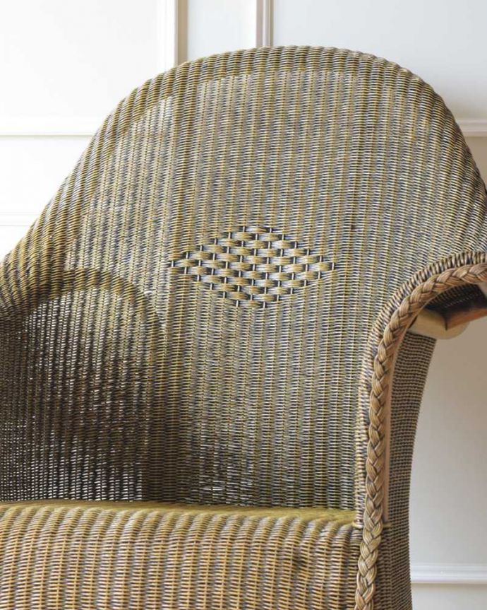 ロイドルーム アンティーク チェア アンティークのロイドルームチェア、編み目模様も素敵なリビングチェア。アンティークとして使える頑丈さが魅力です可愛い編み目模様もロイドルームの魅力の一つ。(k-1565-c)