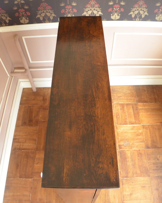 アンティークのキャビネット アンティーク家具 英国紳士たちが愛したかっこいいアンティーク家具、イギリス輸入のブックケース(本棚)。天板もピカピカにお直ししました。(k-1565-f)